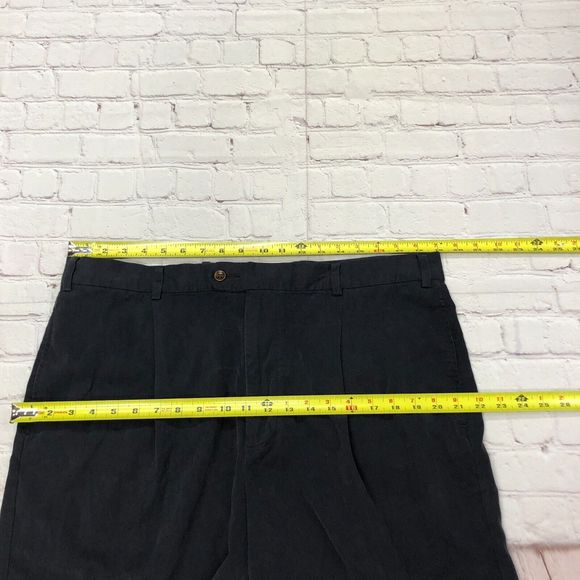 Tommy Bahama Men Pleated Chino Shorts Size 38 Lyocell Blend B240 -8 - Picture 2 of 16